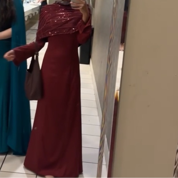 Elegant Burgundy Evening Gown - Picture 3 of 4